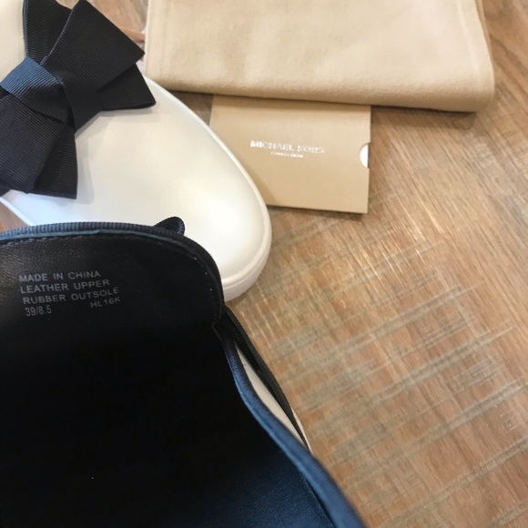 Michael Kors Val Sneakers - Picture 4 of 4